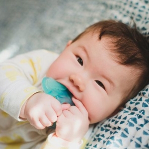 راهنمای خرید دندانگیر نوزاد