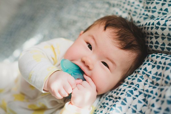 راهنمای خرید دندانگیر نوزاد