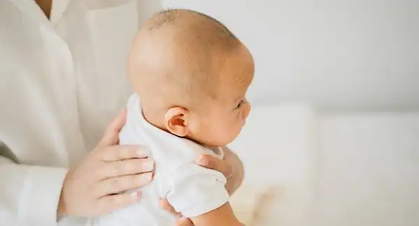 راهکارهای موثر برای مدیریت و رفع سکسکه نوزاد