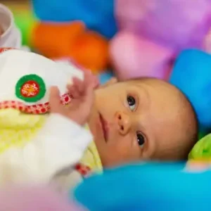 اهمیت انتخاب اسباب‌بازی‌های مناسب برای دوران نوزادی