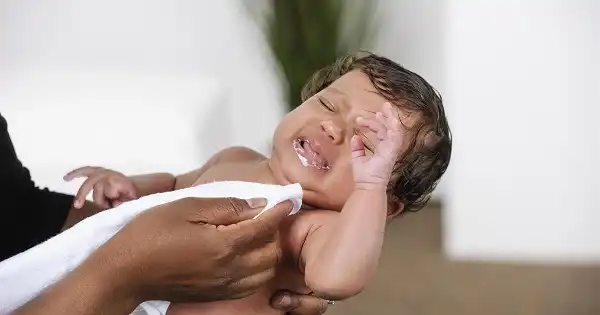 علائم رفلاکس معده در نوزادان