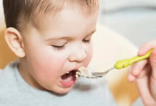 برنامه غذایی مناسب برای تغذیه نوزاد تازه متولد شده تا کودک 24 ماهه